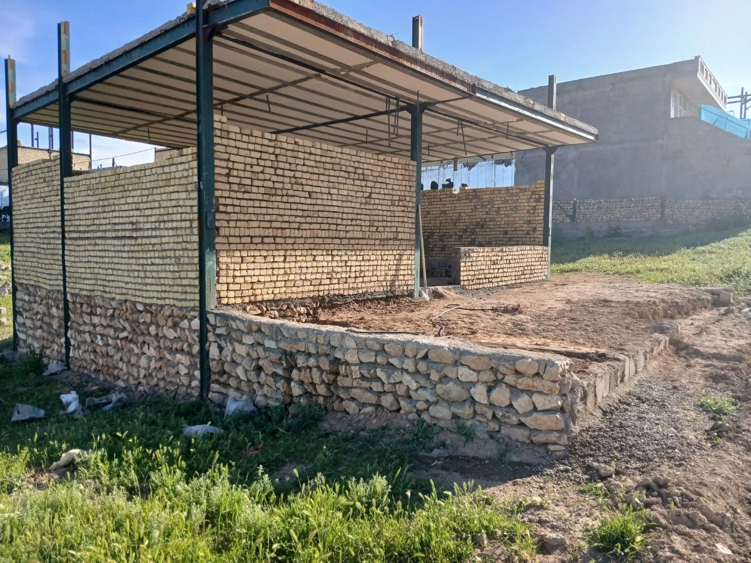 ساختمان و کلنگی