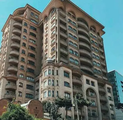 مشاور املاک هستم