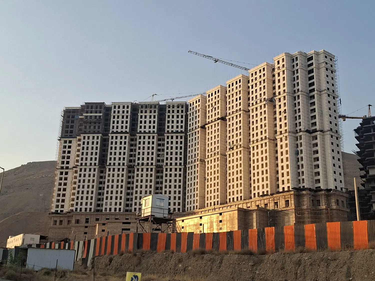 ۱۰۰ متر ۲خواب دریاچه چیتگر سرمایه گذاری