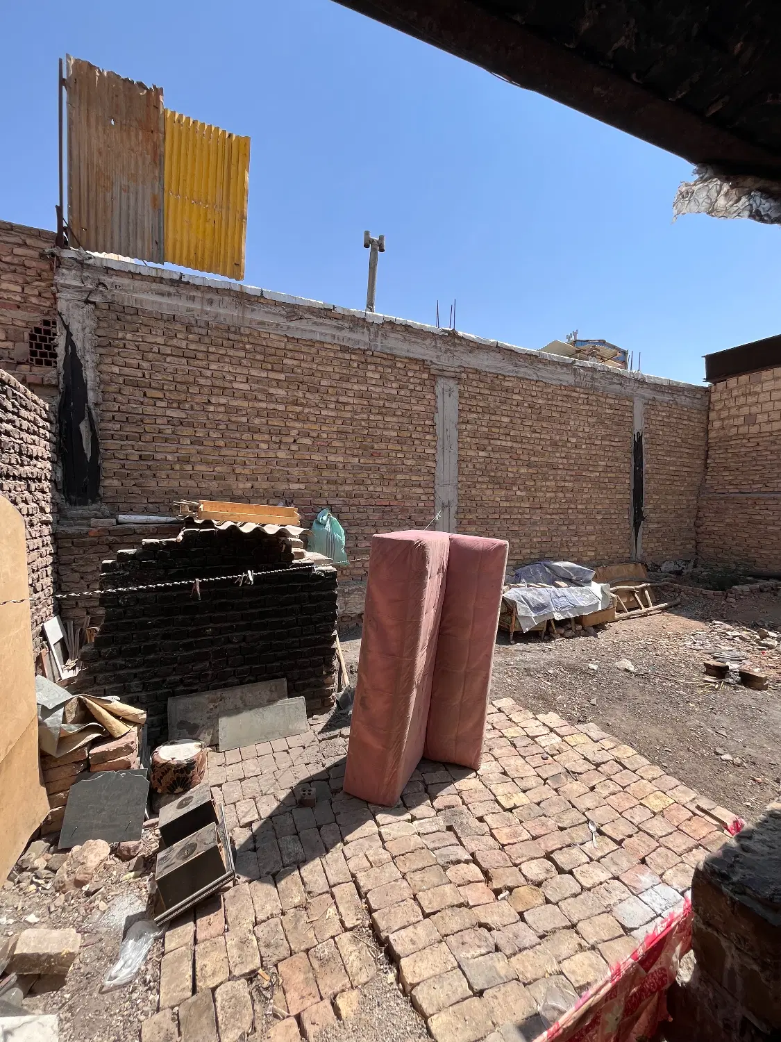 زمین مسکونی باسند معتبر ب نام