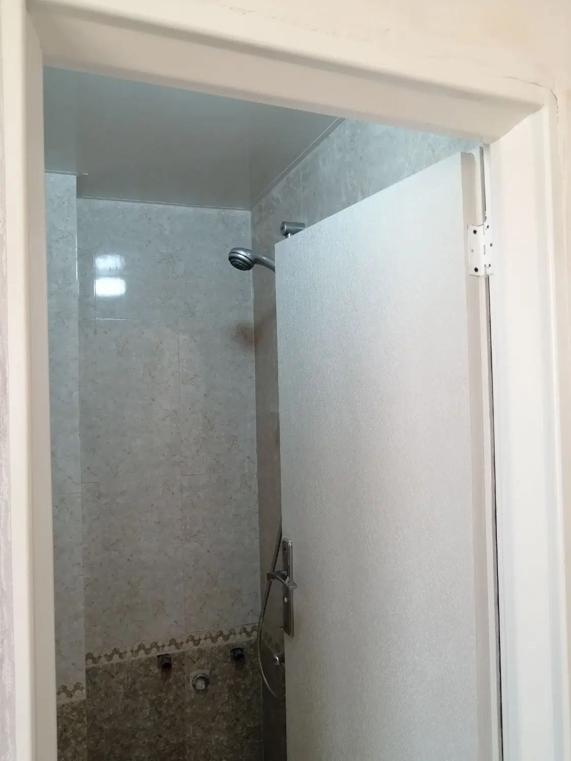برج صدرا 75 متری فول امکانات