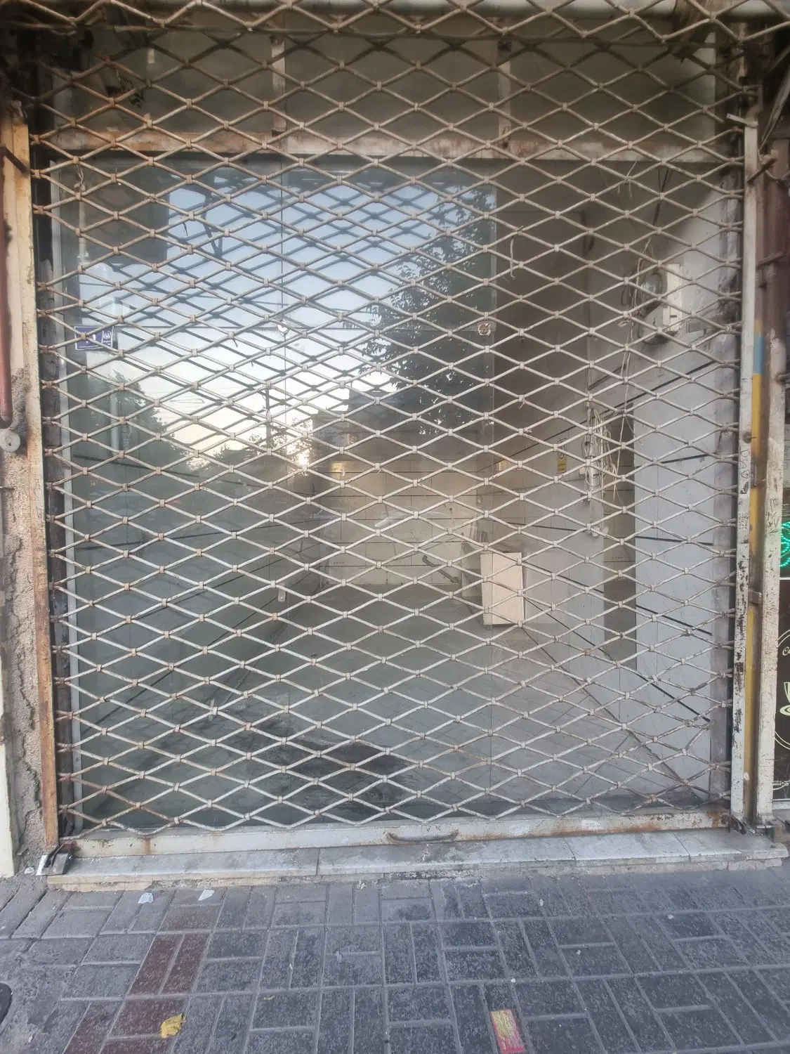 مغازه 20 متری نبش بهمن 1
