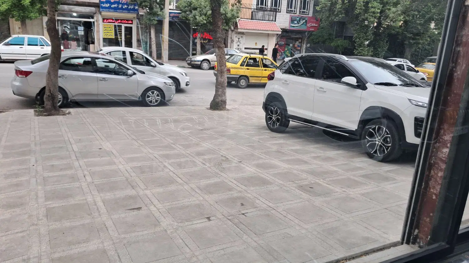 مغازه بر خیابان سعدی