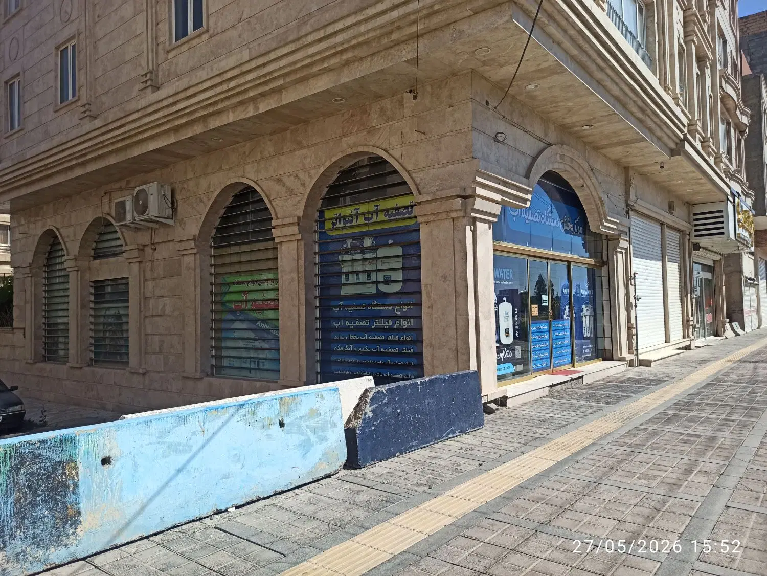 مغازه دو نبش . ارتفاع 6 متر نصبیات قانونی نصب هستش
