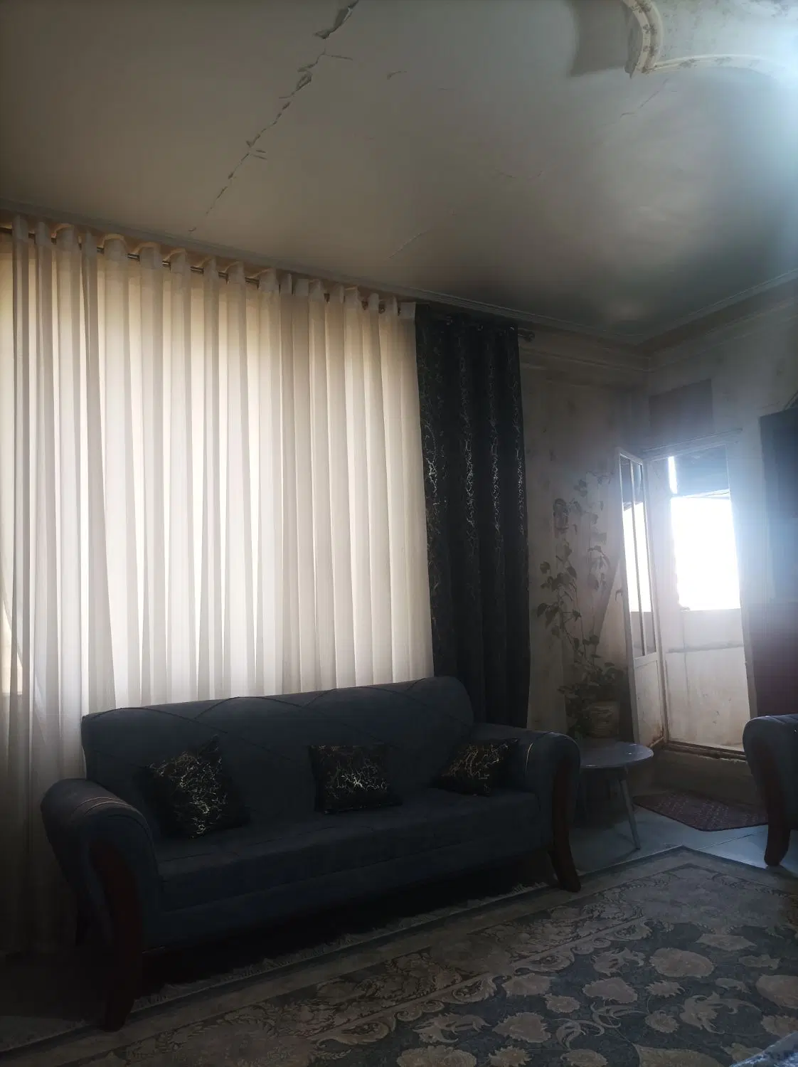یه هم خونه خانم موجه و بدون دردسر نیازمندم