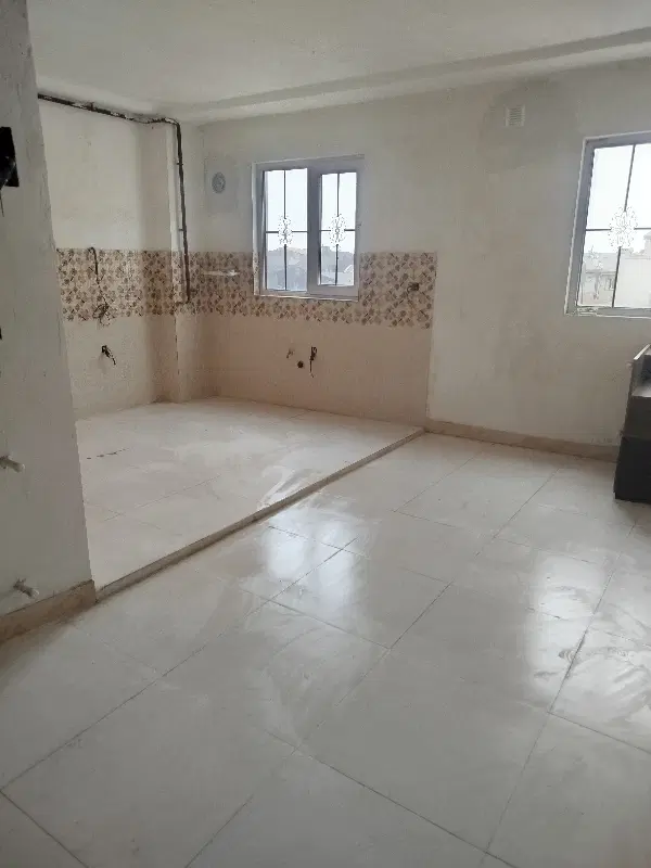 یک باب آپارتمان مسکونی موقعیت مکانی  نزدیک خیابان