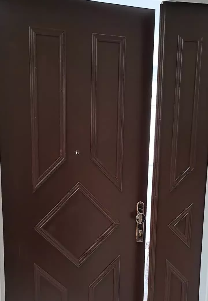 اجاره باغ دبیر، تازه رنگ شده