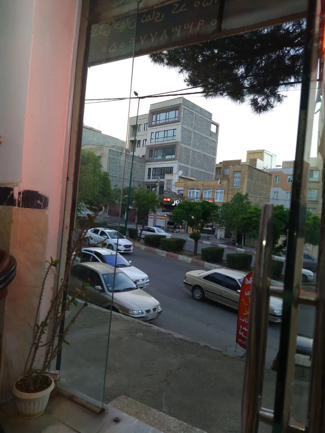 اجاره منزل دو خوابه بر باغ تیمن