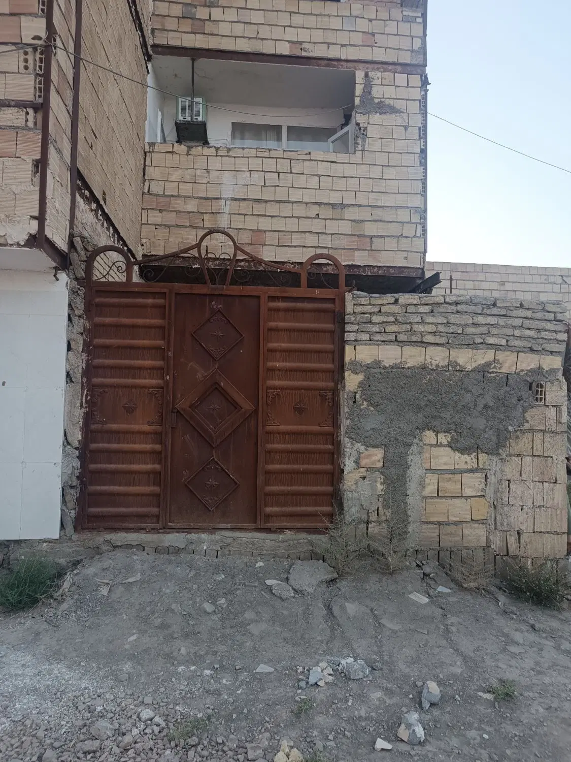 خانه  نیمه ساز در شهید شوشتری
