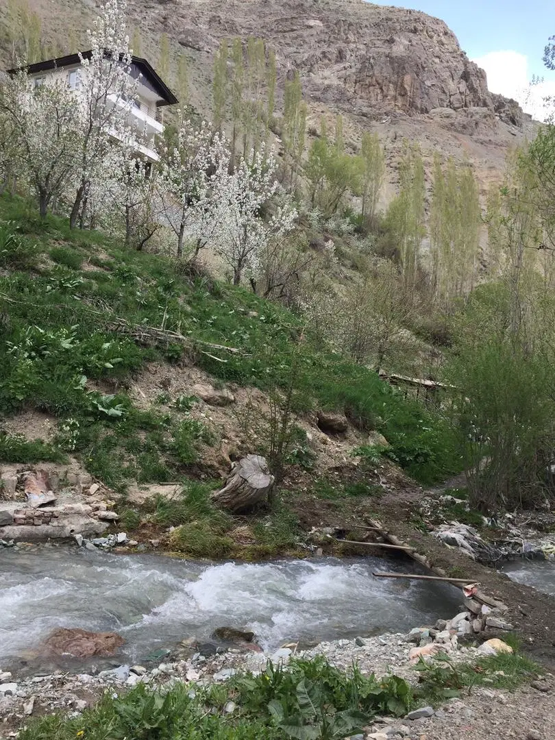 آیگان زمین بهر رودخانه