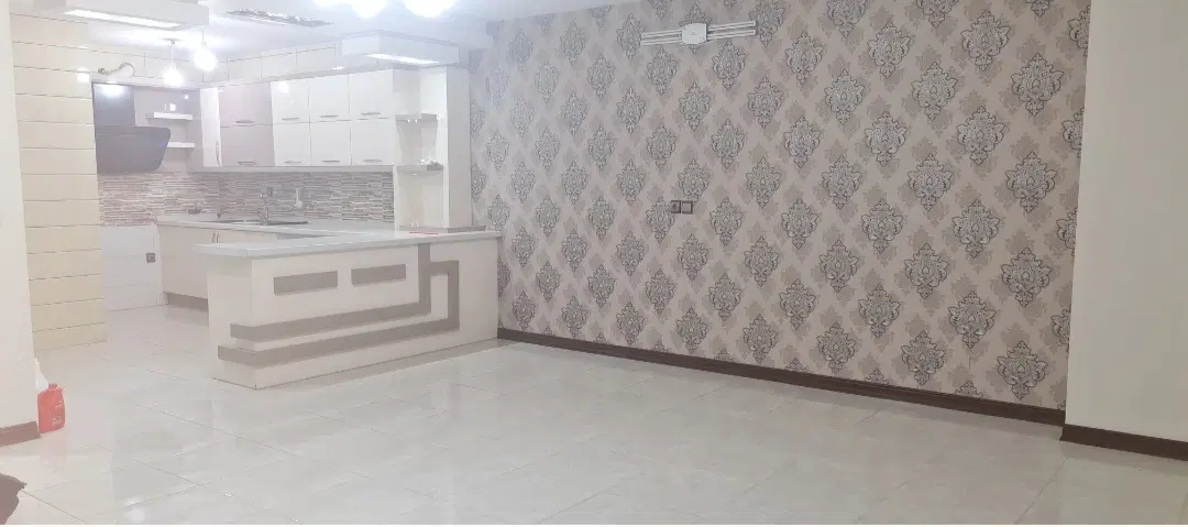 ۱۰۲ متری طبقه اول روشن شهر