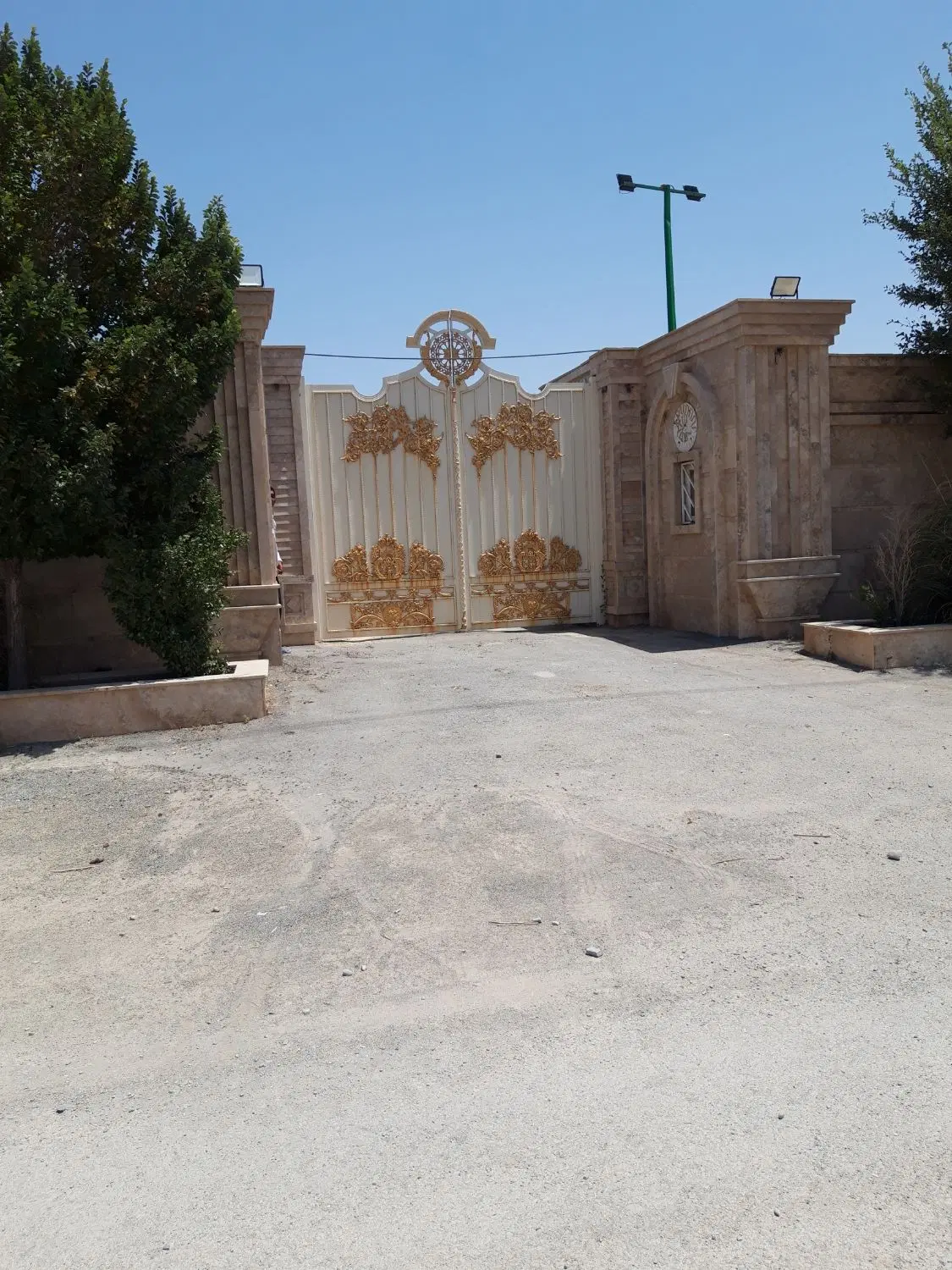 ۴۶۰متر باغچه با درختایه ۴ساله
