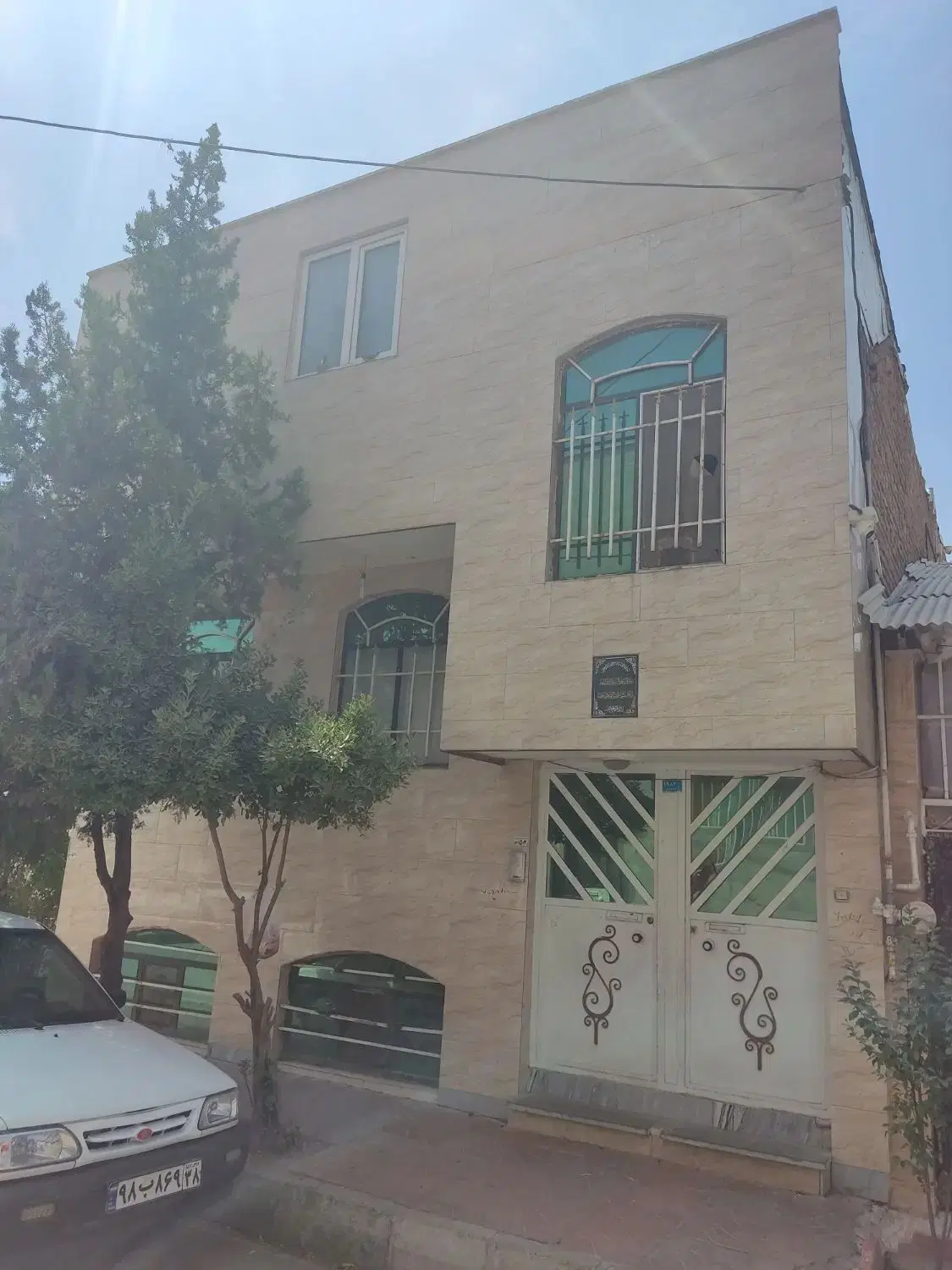 خانه ویلایی ۳طبقه در ینگی امام نزدیک به جاده اصلی