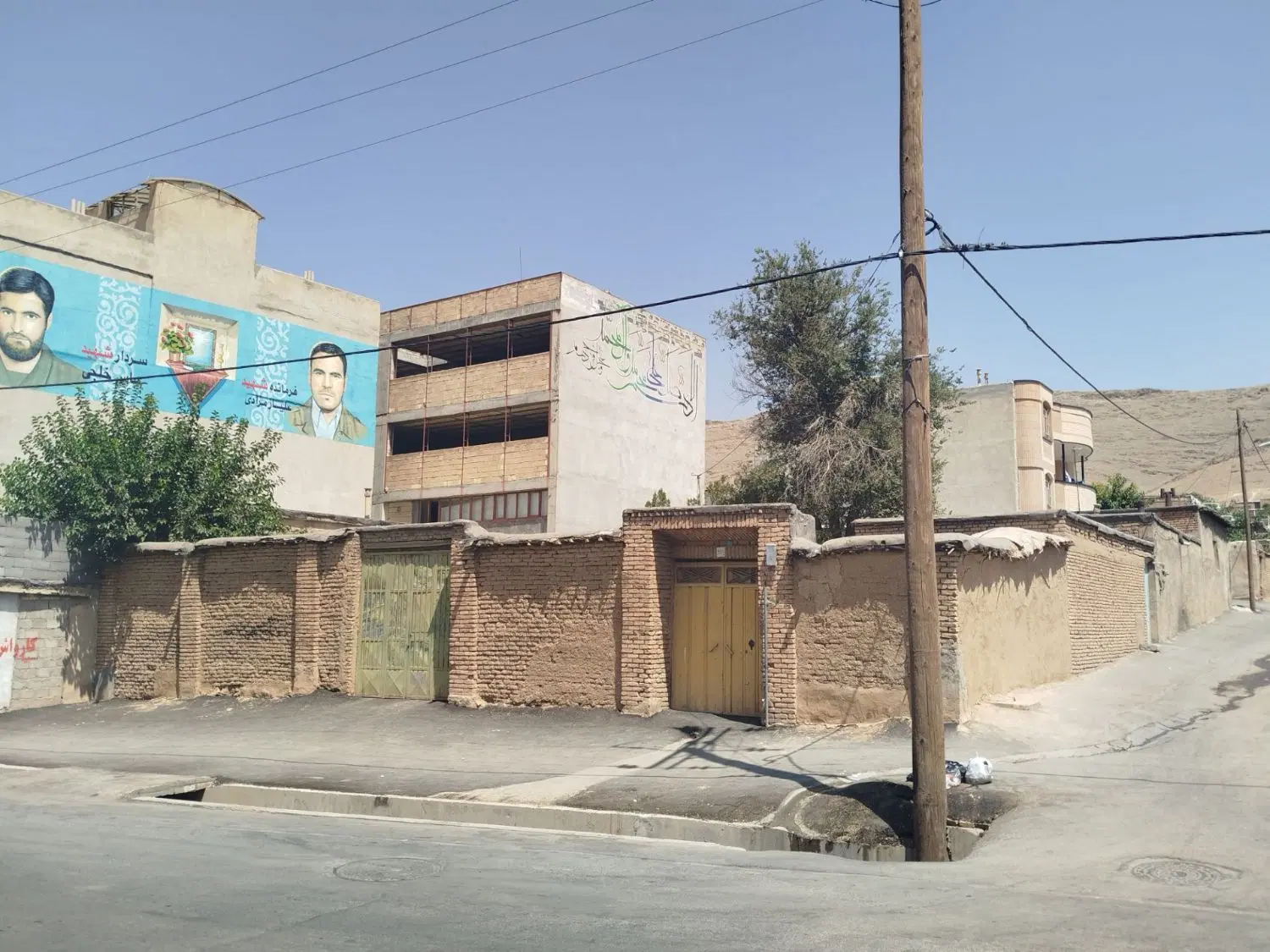 فروش یک قطعه زمین ۶۲۰ متری بر بلوار رهبر دو بر