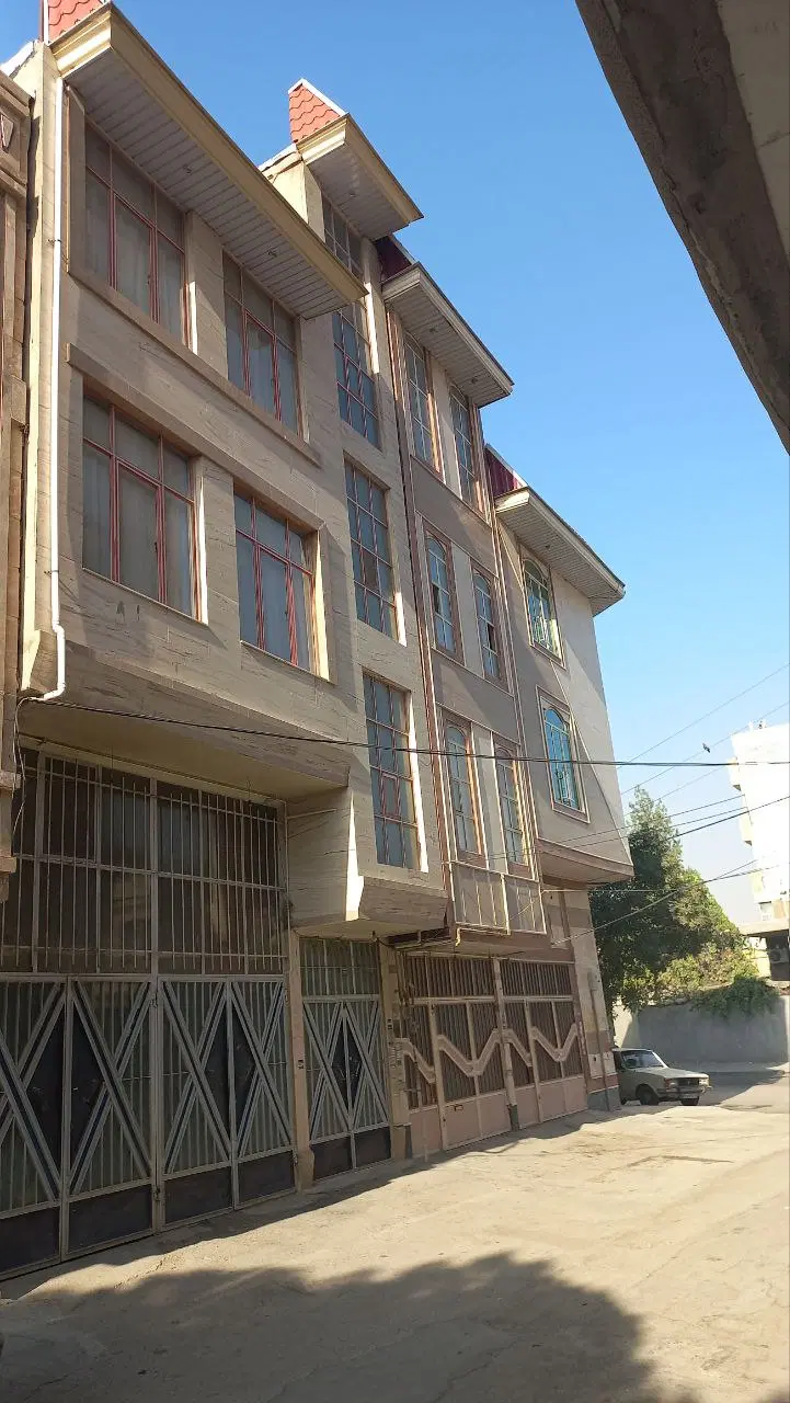 مغازه به همراه دو طبقه مسکونی تعاون۲خیابان آزادگان
