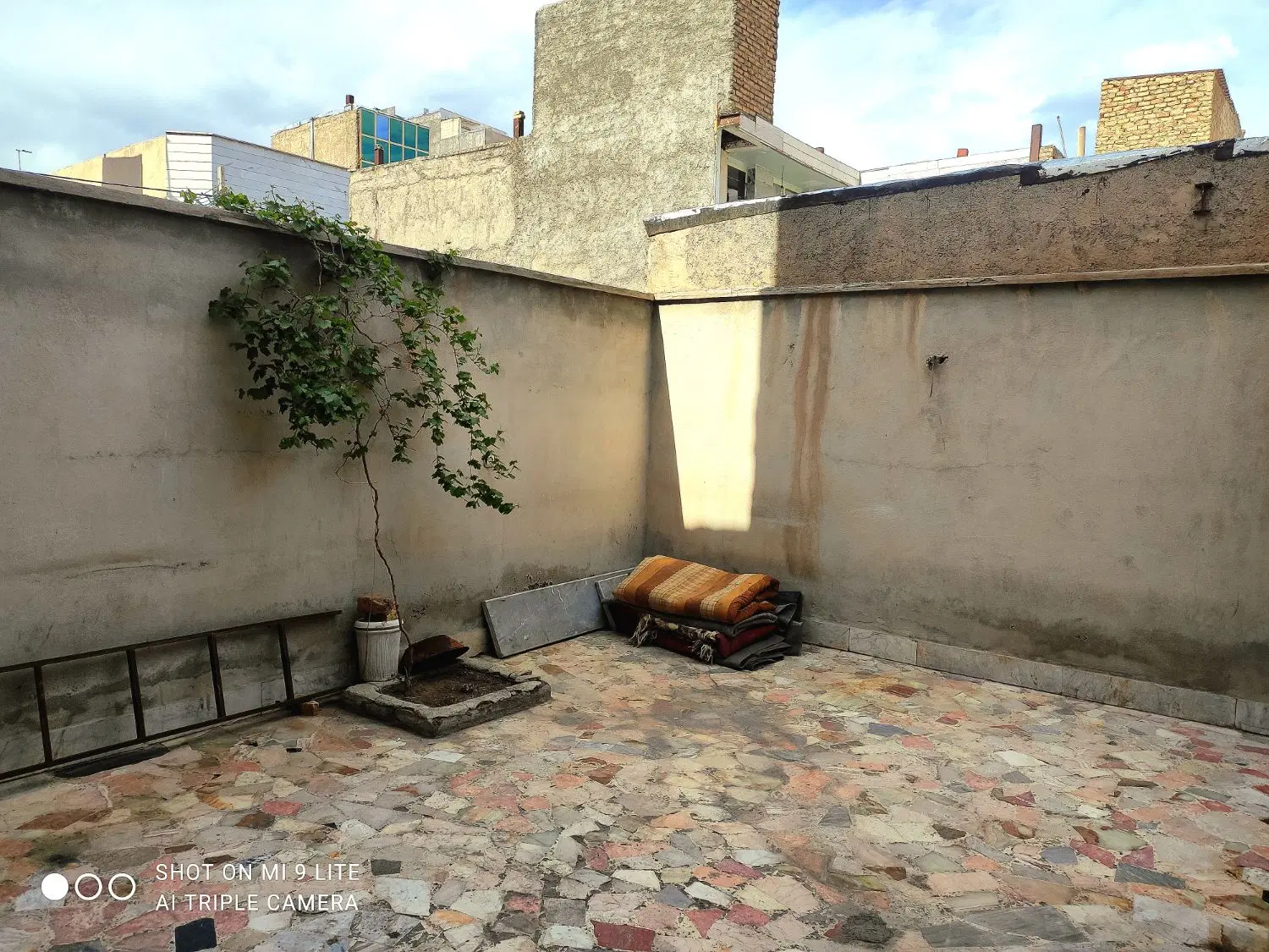 ساختمان تجاری مسکونی بصورت کلی