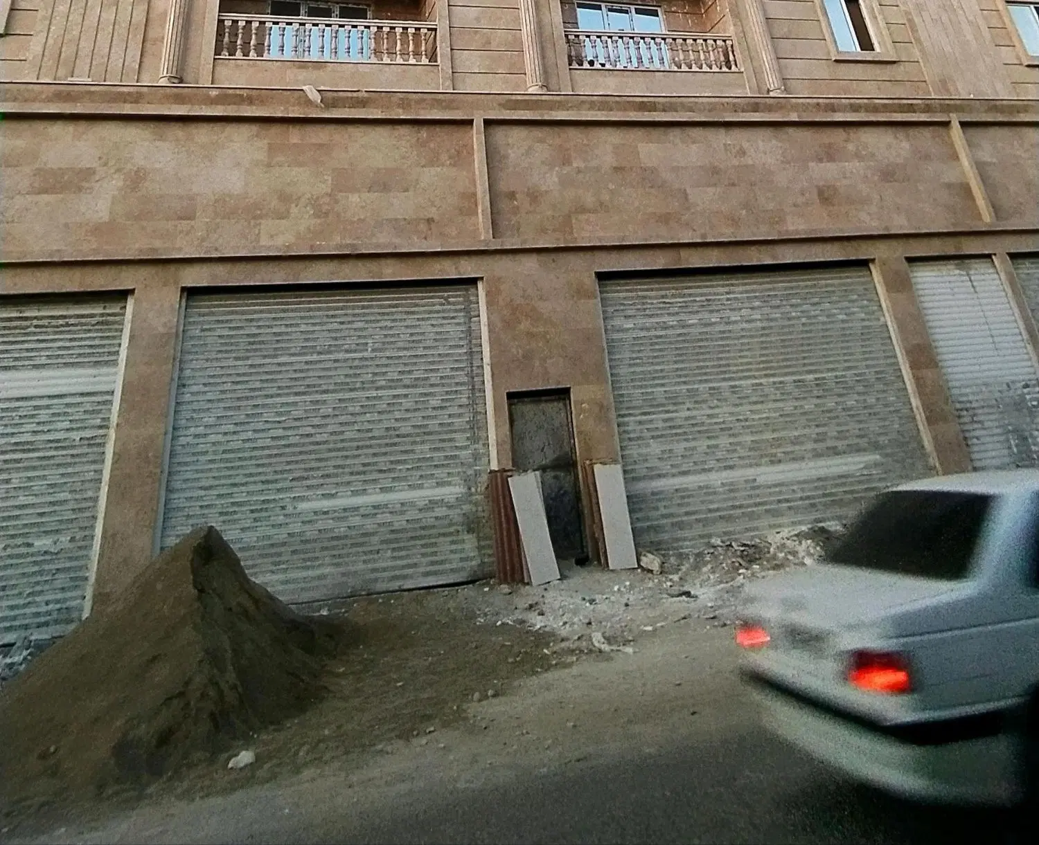 مغازه 3 دهنه شهید ریگی