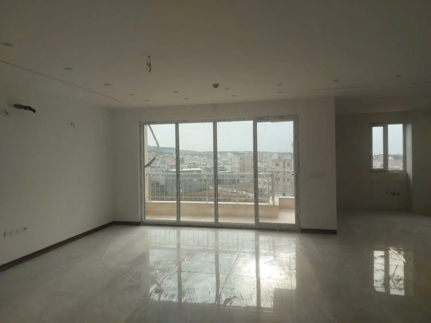 فروش واحد ۲ نبش واقع در شهرک‌نیاوران تاپ لوکیشن