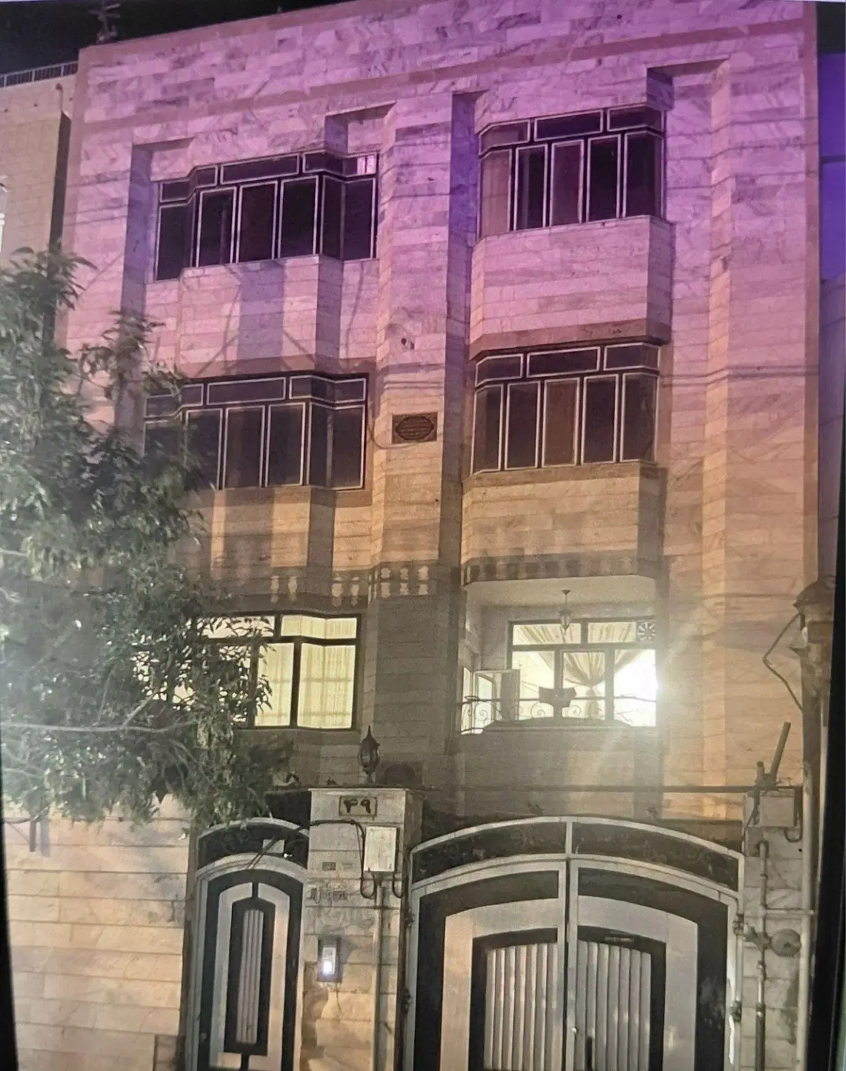 یک واحد آپارتمان طبقه سوم