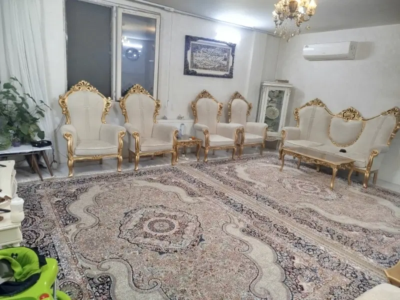 77متری سه نبش مجاور پارک با عرصه زیاد تمام نور