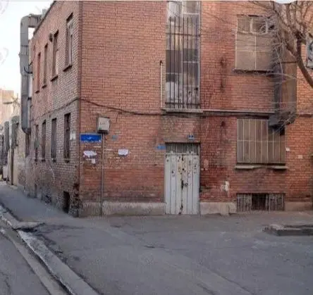 انبار ۱۰۰ متری مجزا روبروی بازار تهران