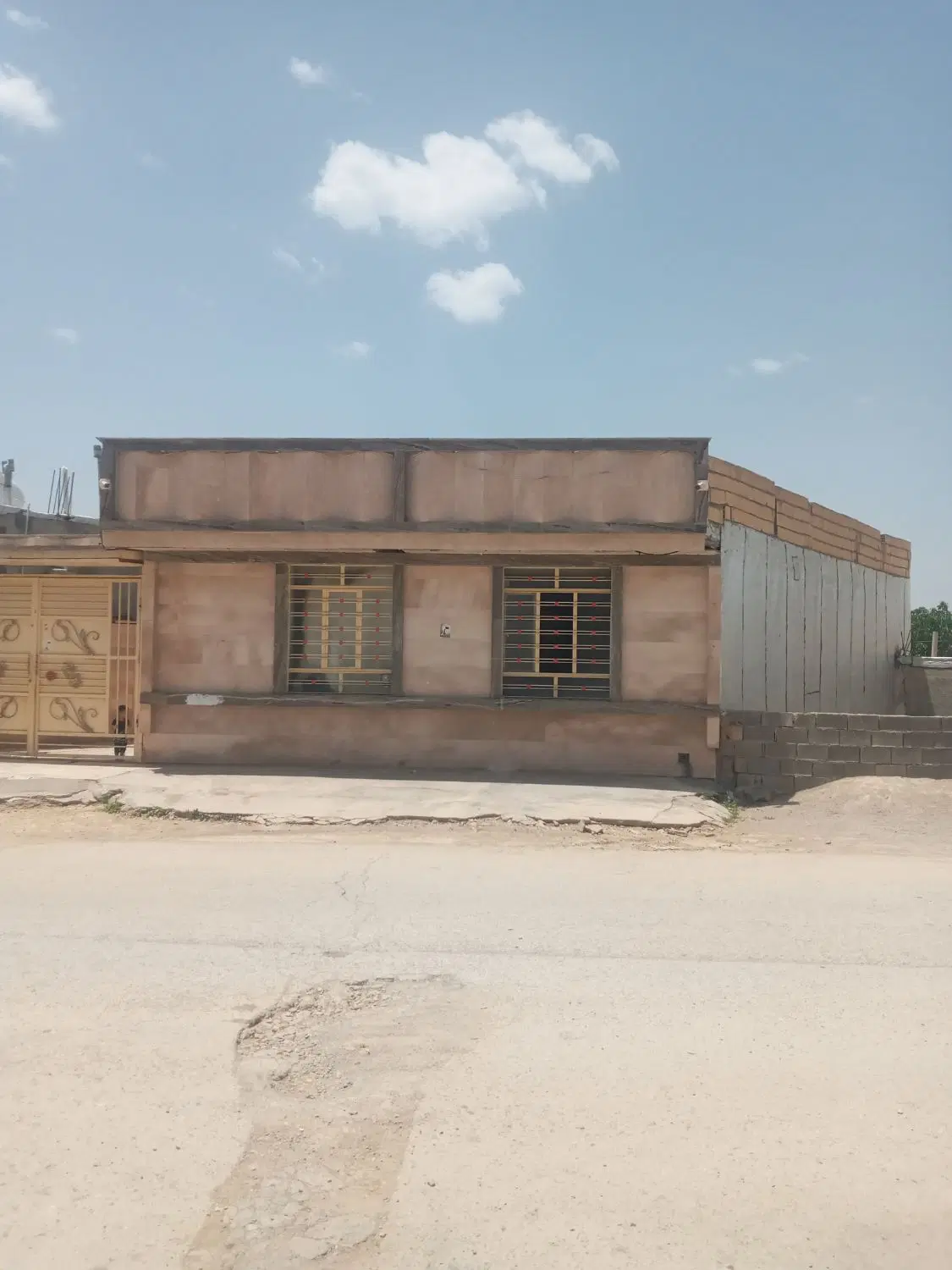 خونه ۱۸۰ متر سند پروانه پایانکار سنگ نما خ ۲۰ متری