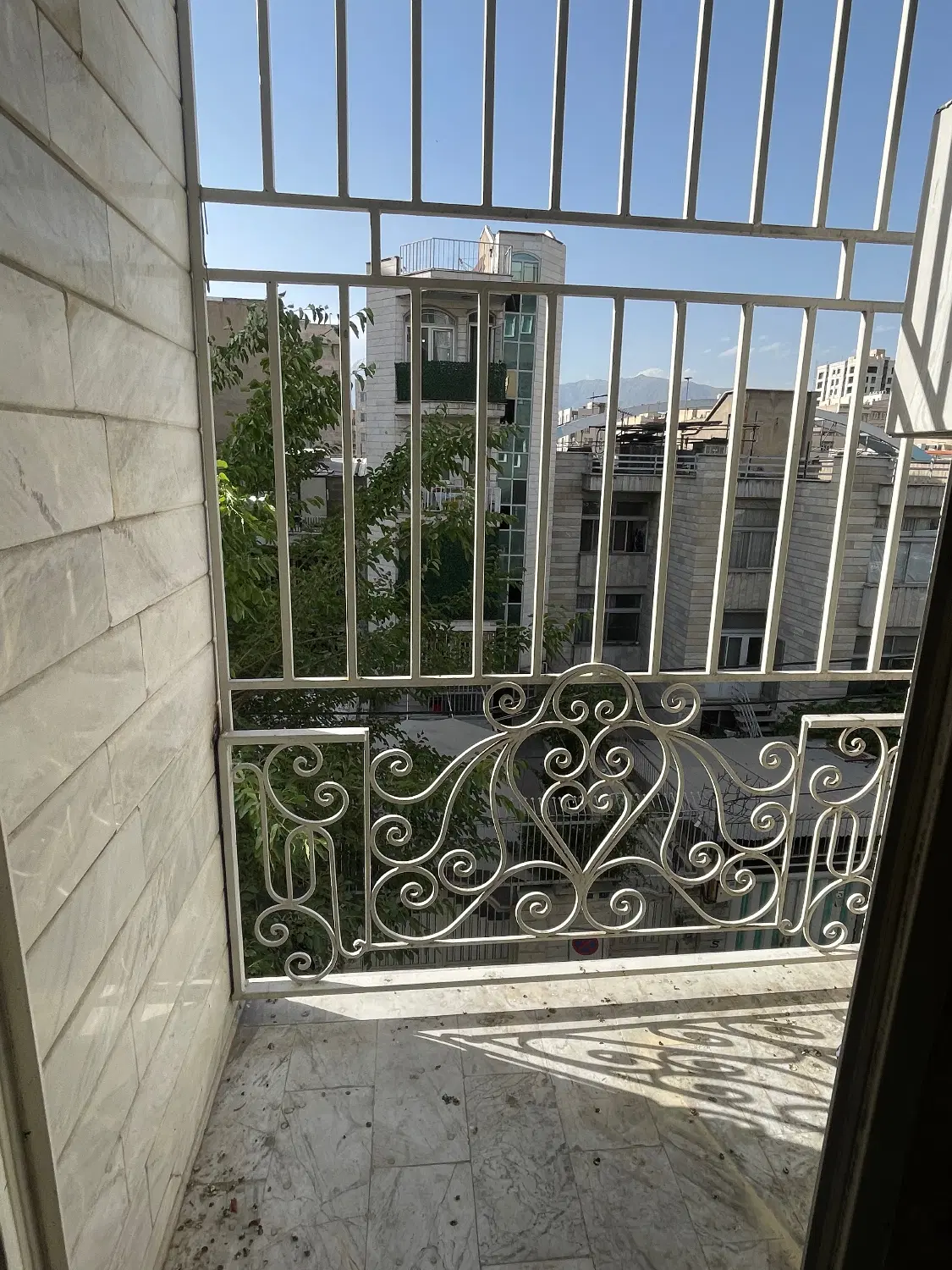 پارکینگ موتور  انباری در حد چند وسیله ضروری