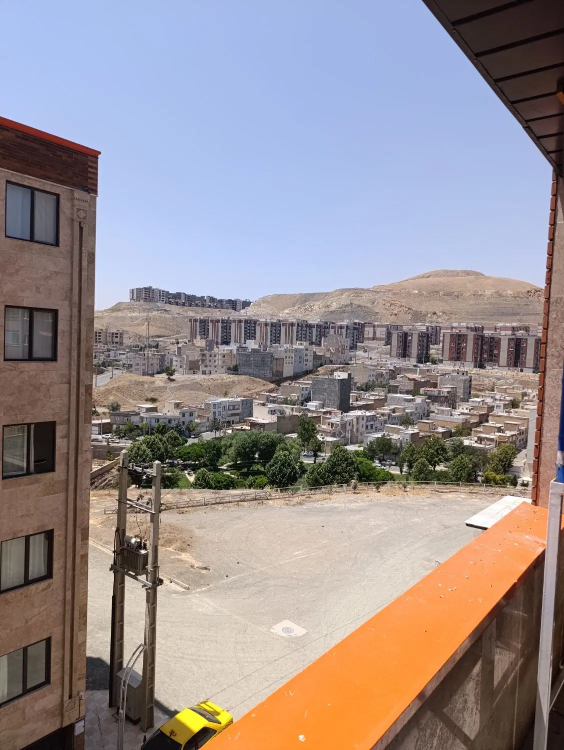 آپارتمان های دارایی ۱_۱۹ رو به روی سوپر شیشه ای