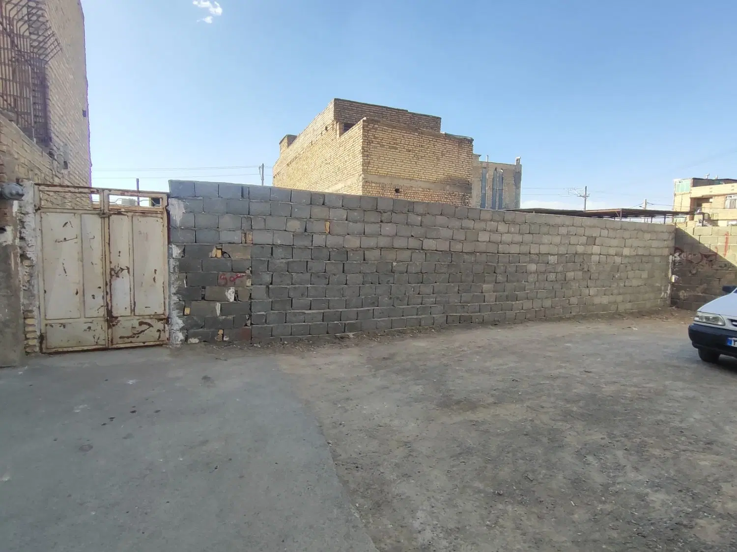 زمین فروشی