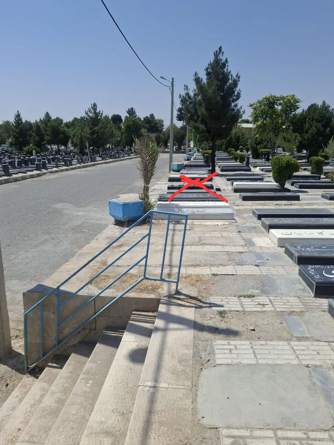 قبر دوطبقه خالی پشت شهدا