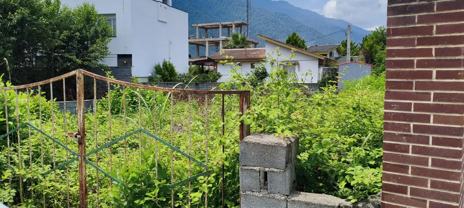 زمین ۴۰۰متری