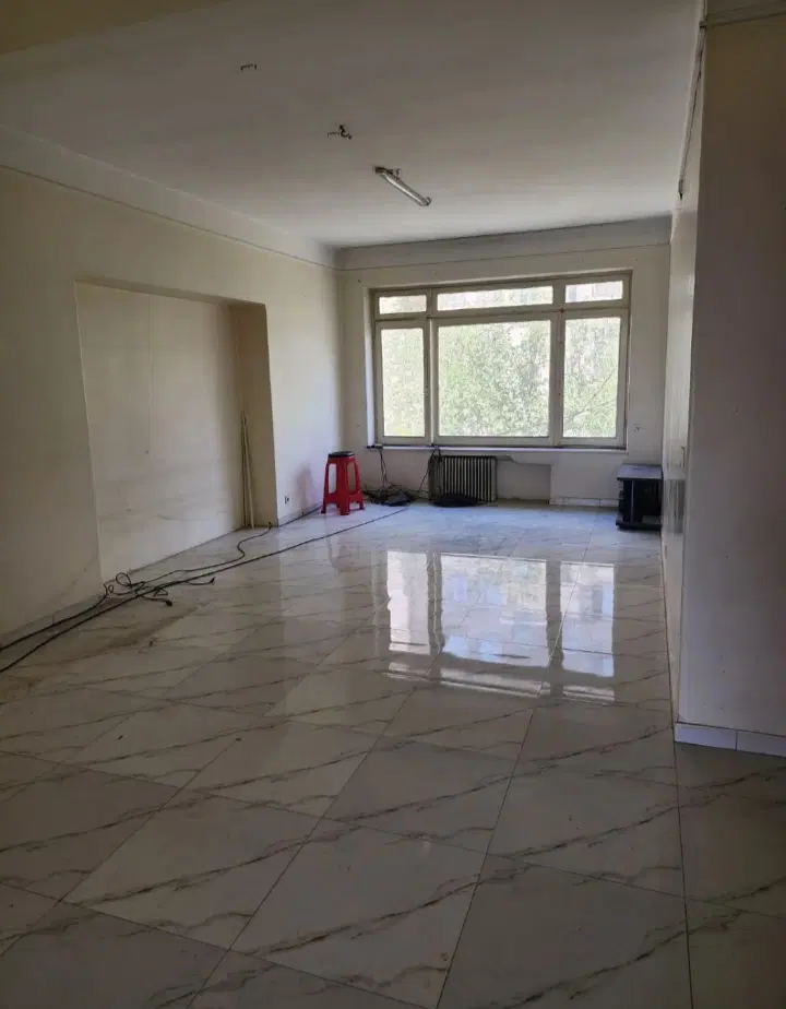 ۲۰۰ متر تک واحدی اسد آبادی دارای پارکینگ