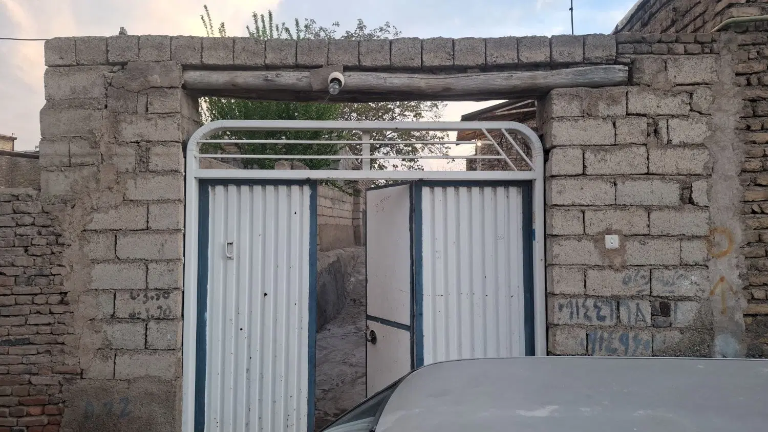 فروش منزل کلنگی و مسکونی قابل نشیمن