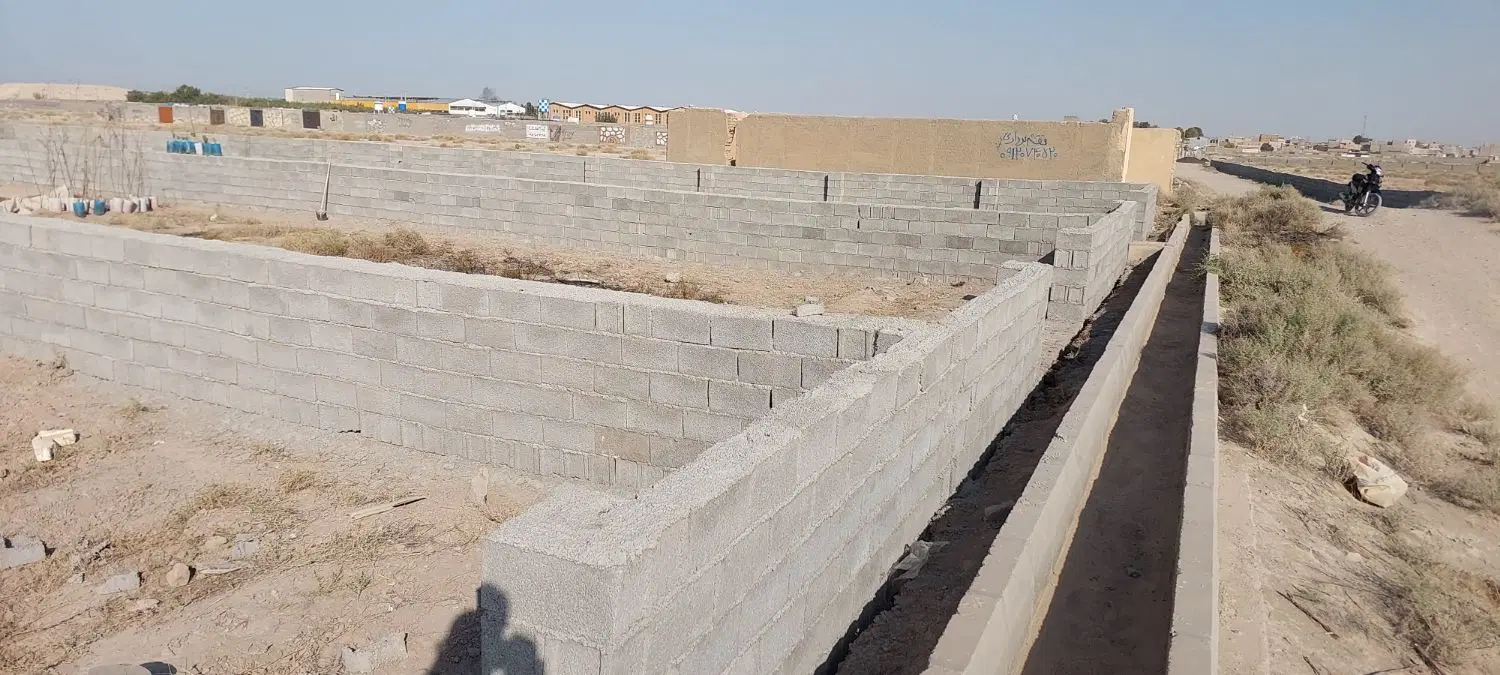 زمین چهار دیواری باغچه