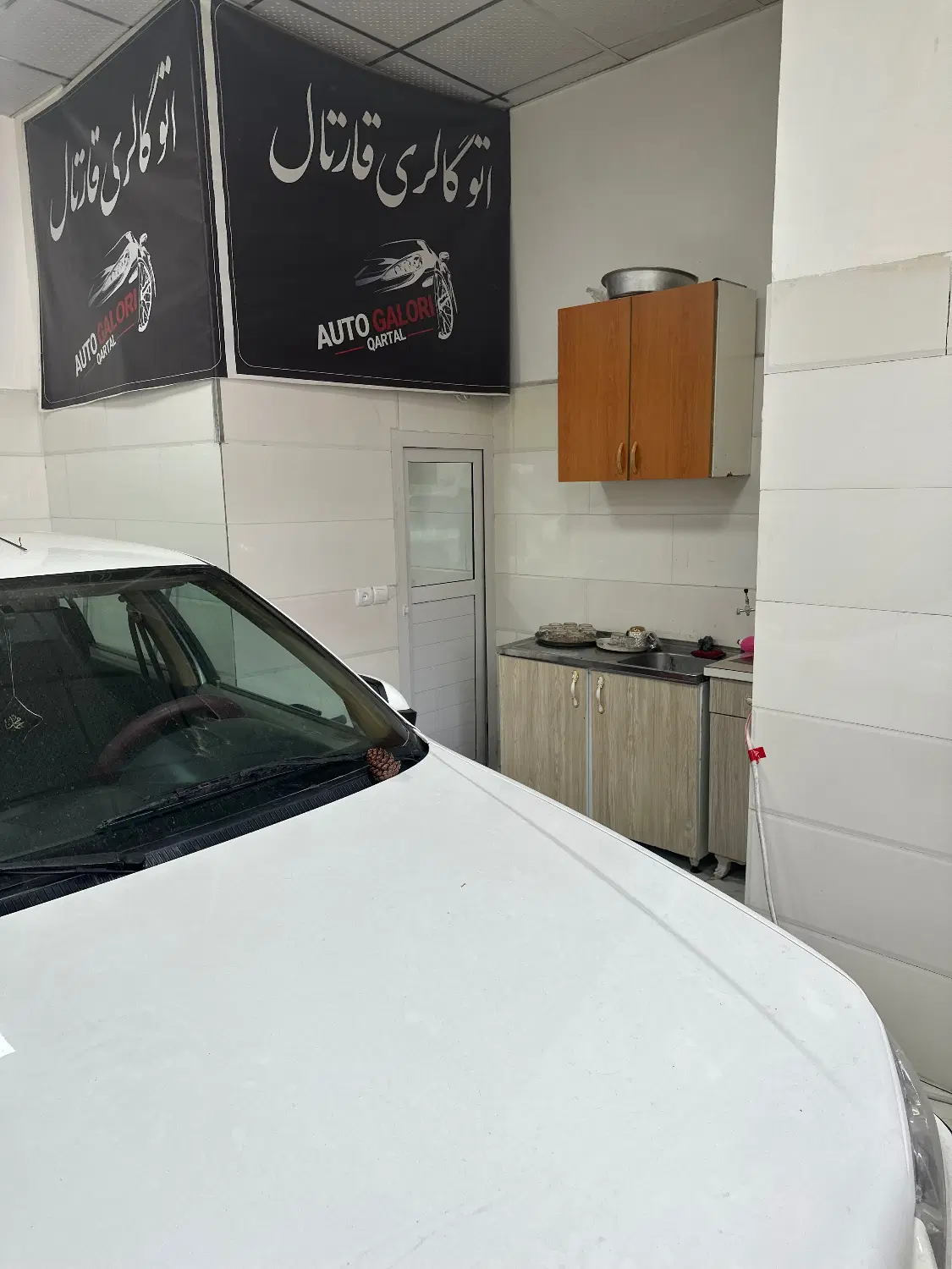 مغازه در بر خیابان