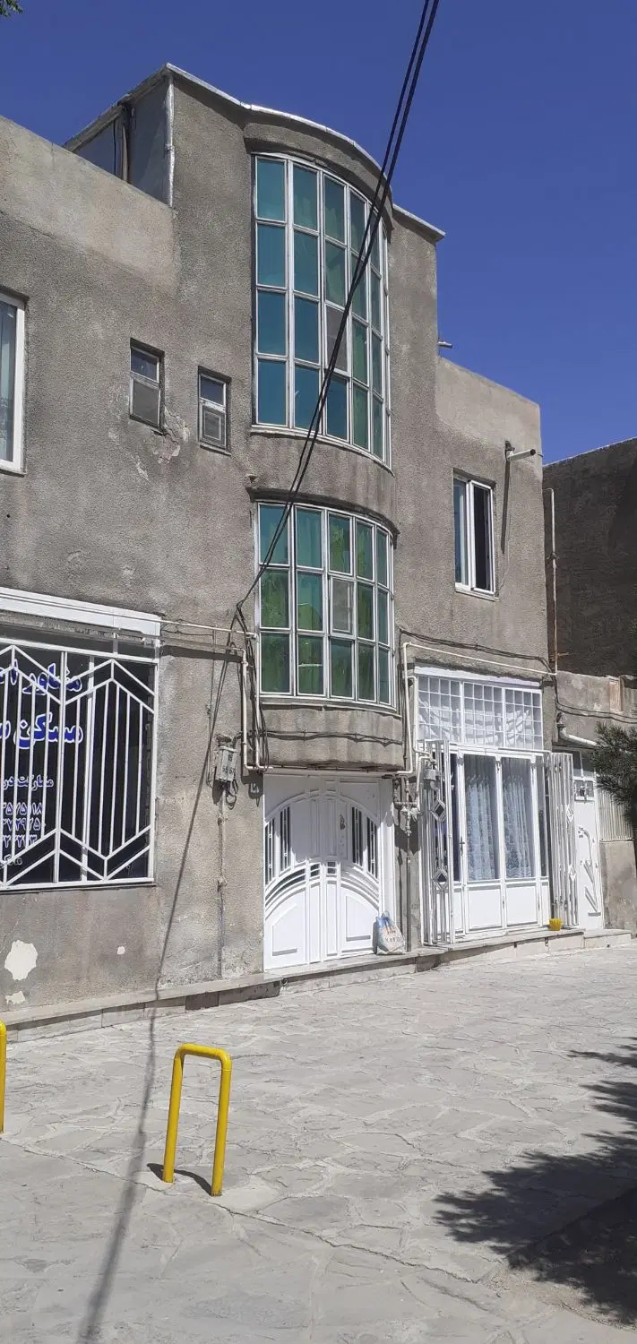 ملک فروشی