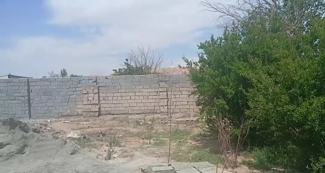 ۴۰۰ متر زمین چهاردیواری دونبش کوچه آباد