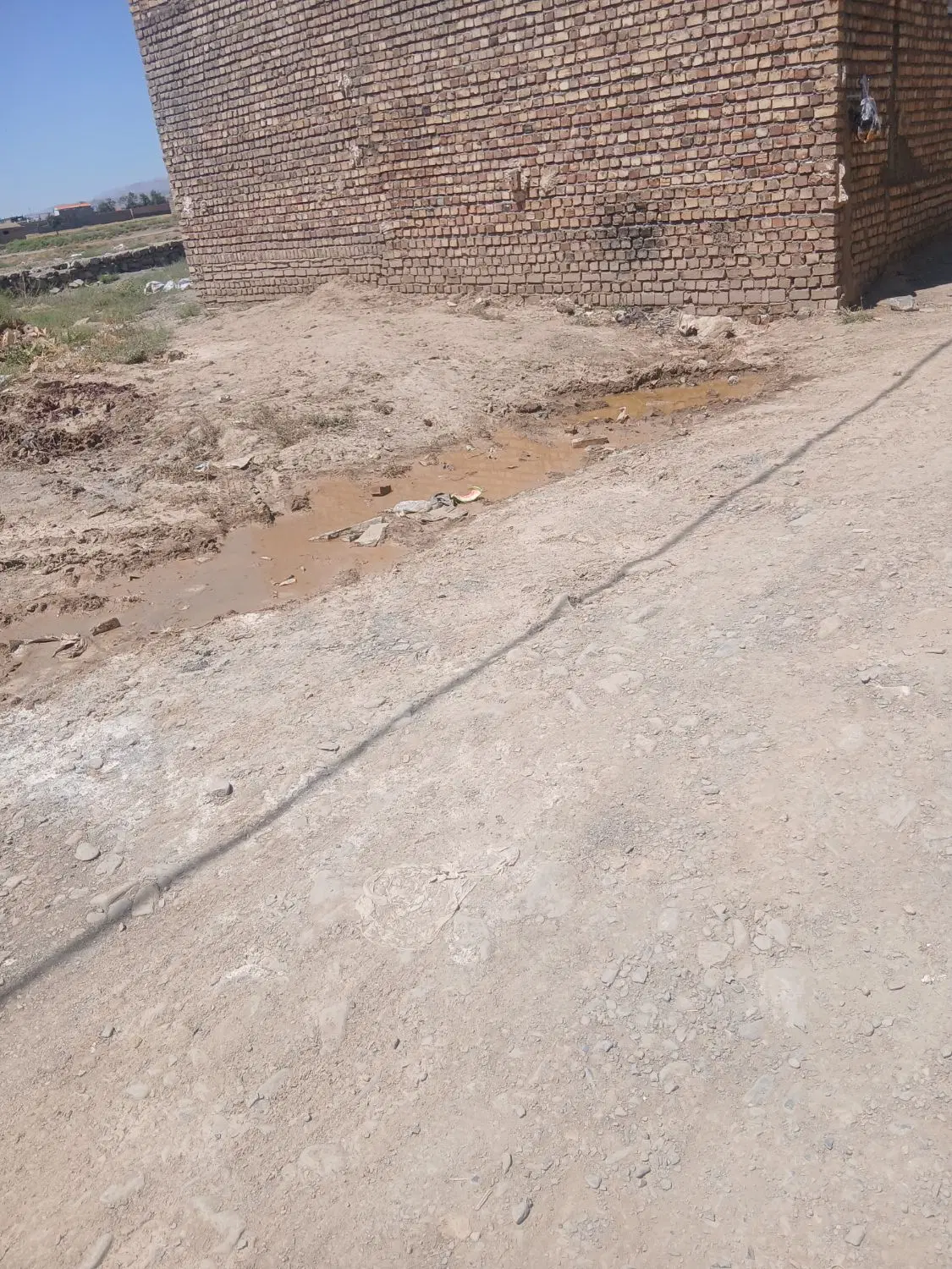 زمین ۱۰۵متر