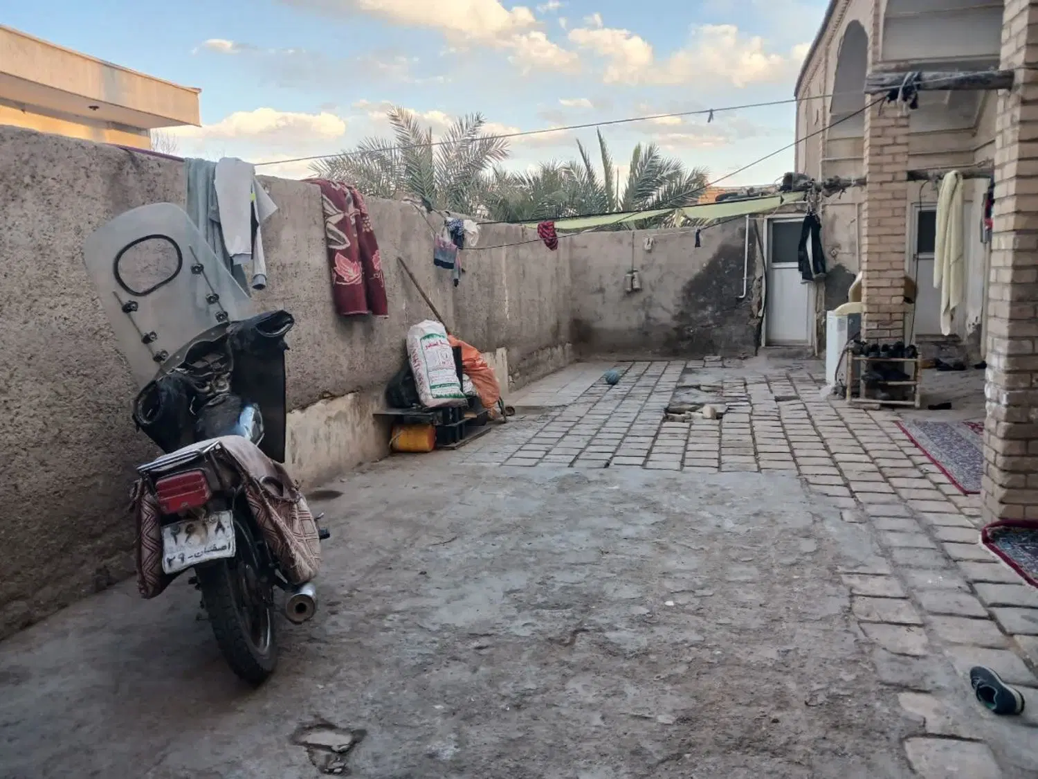 منزل قدیمی مخصوص اتباع