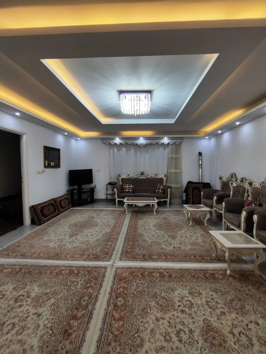 ویلایی  دو طبقه ۲۰۰متری شمالی شهرداری ساحلی