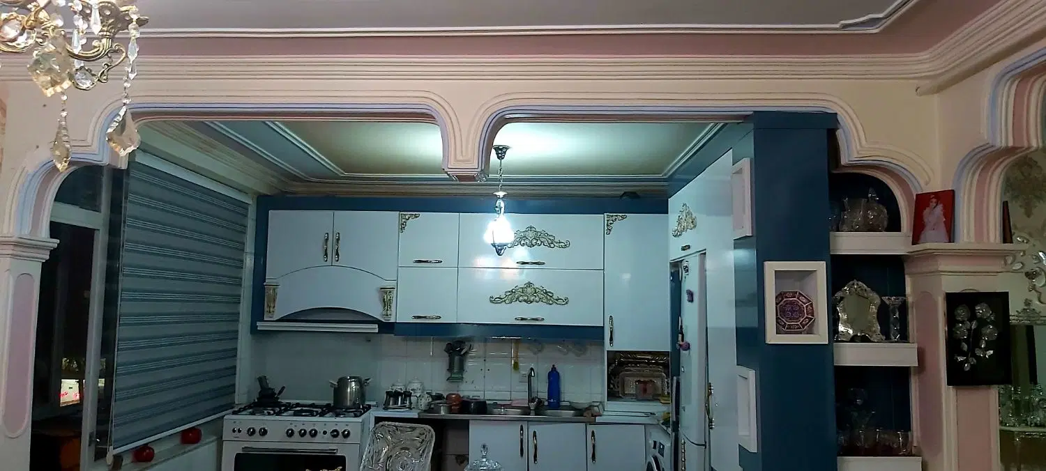 یک واحد آپارتمان در بر خیابان ۱۷ شهریور
