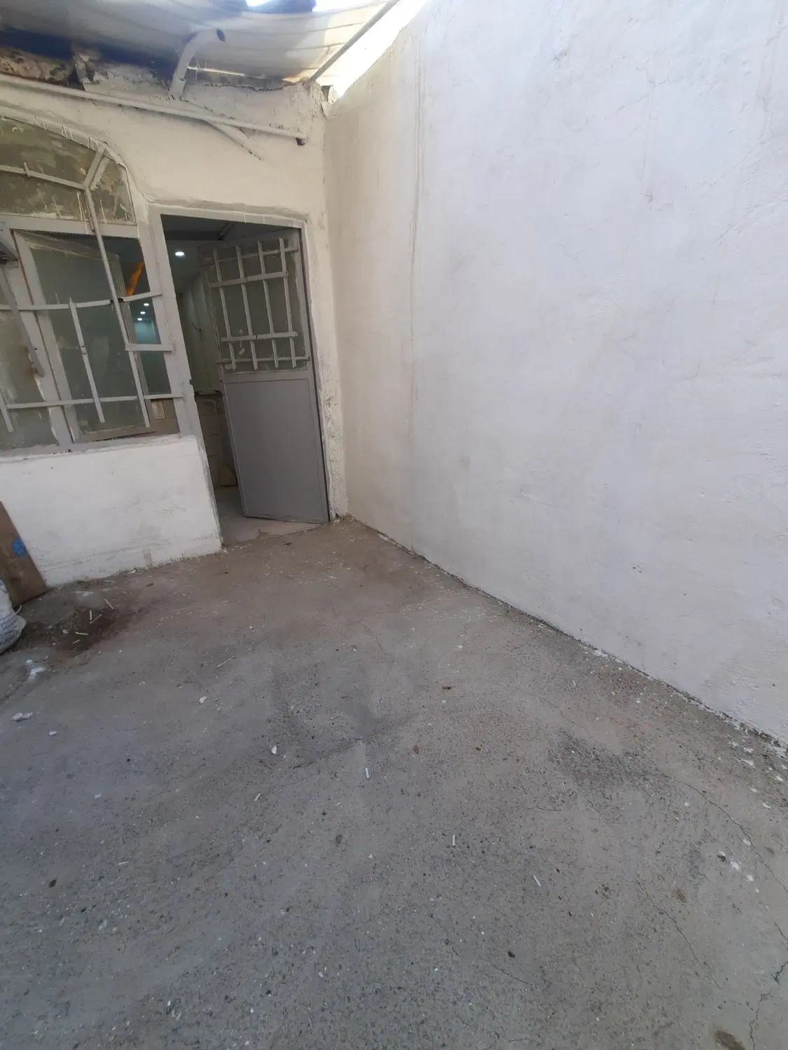 ۶۰متر +۱۰ متر تراس_حیاط جای پارک موتور داره