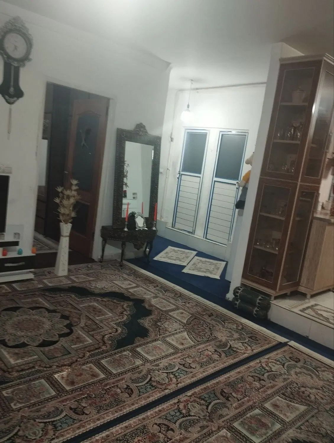واحد طبقه اول خ خبرنگاران
