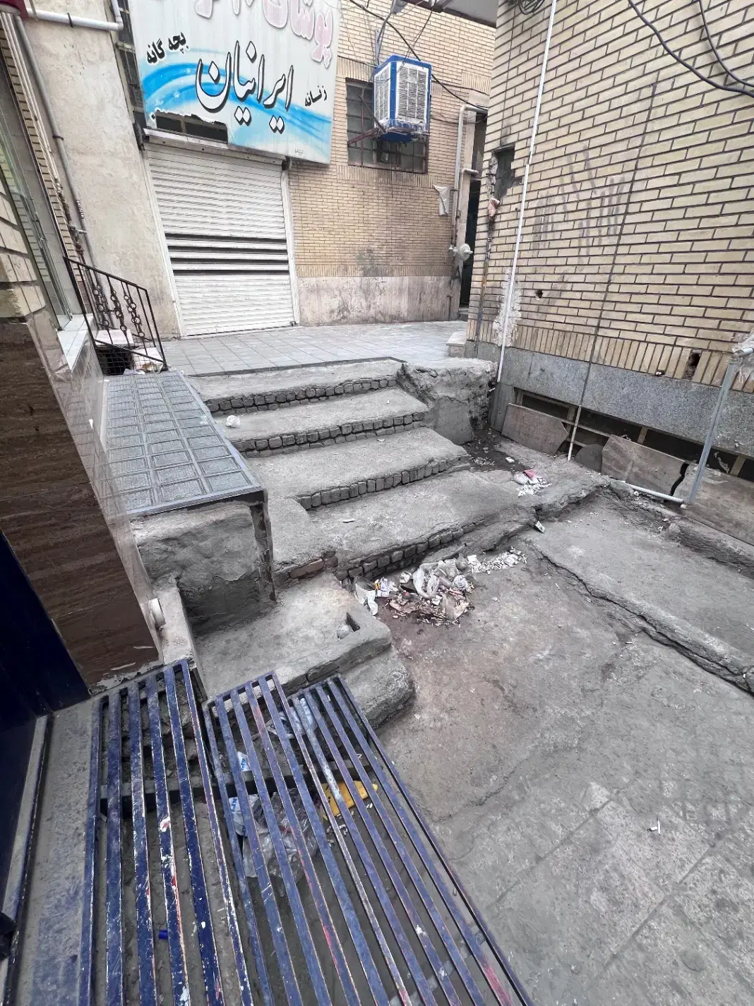 مغازه واقع در بازار در سیدابورضا 2
