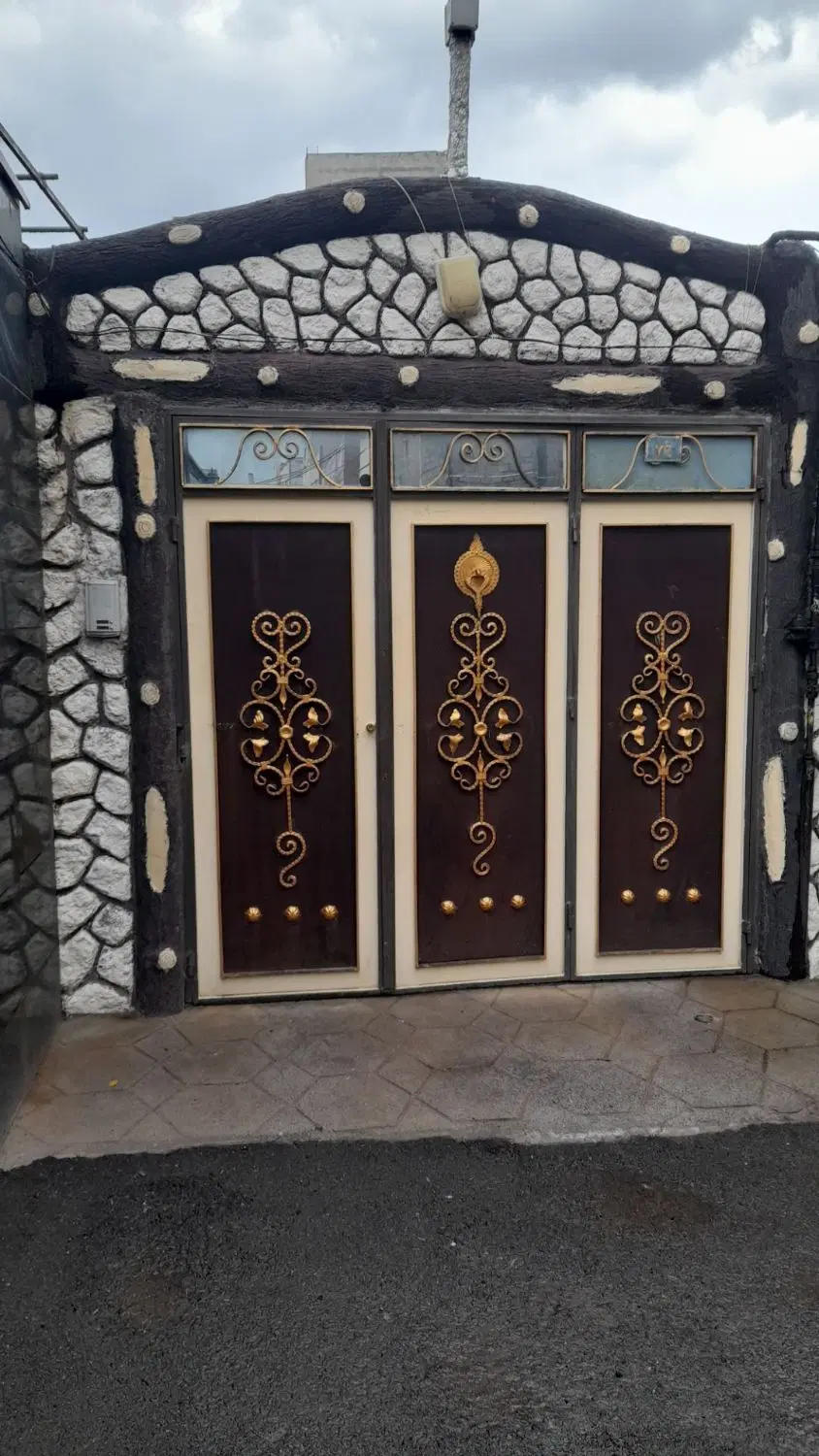 حیاط۹۶ متری