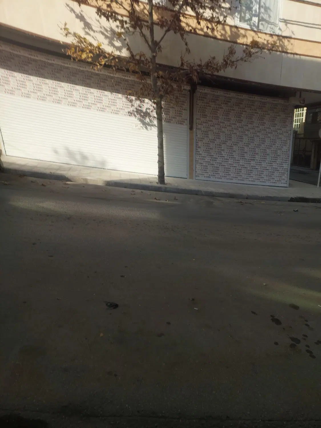 ۵۰متر مغازه حاشیه ایثارگران ۱۵سرامیک دیوارها سنگ