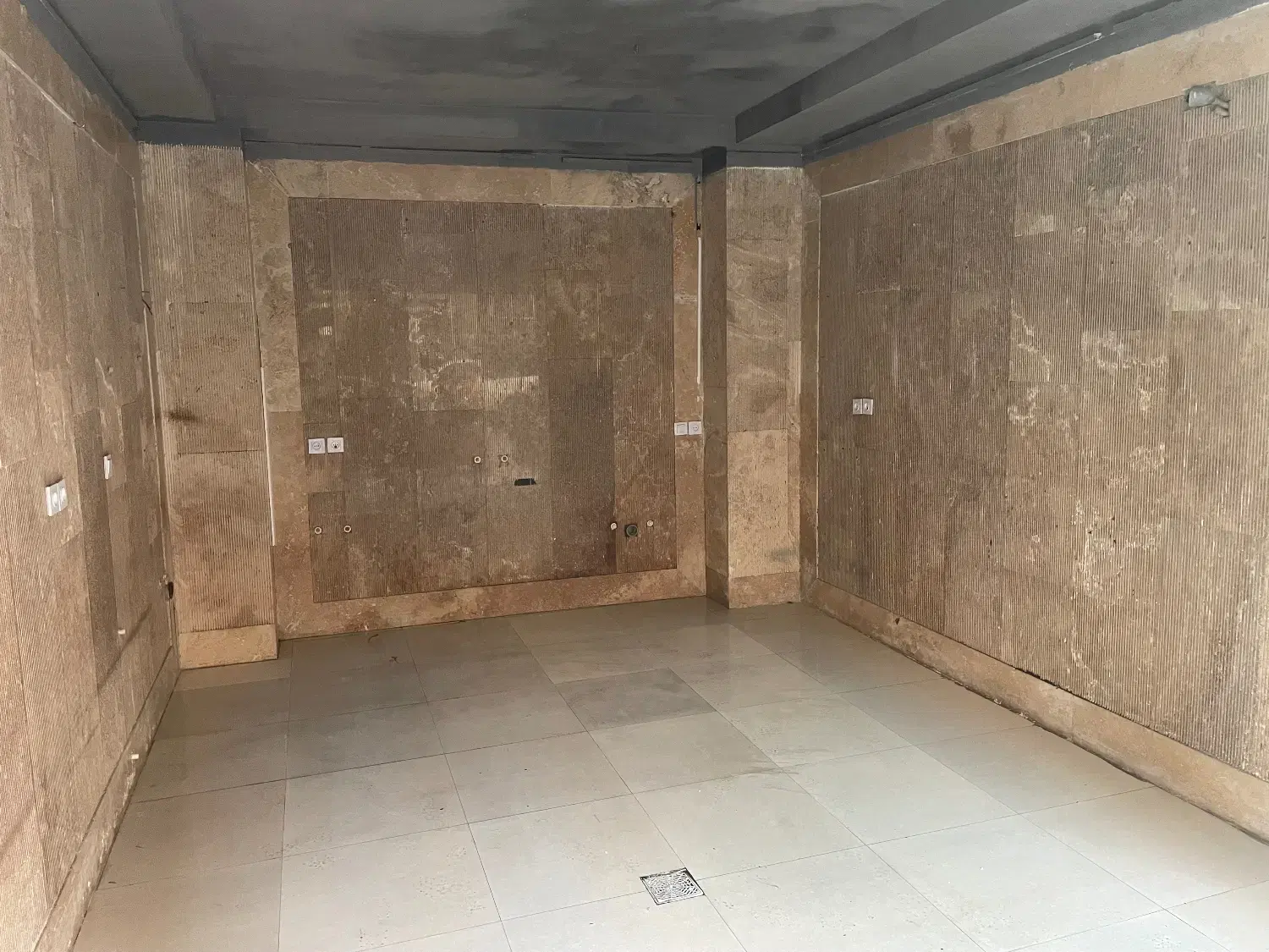 مغازه بیست متری
