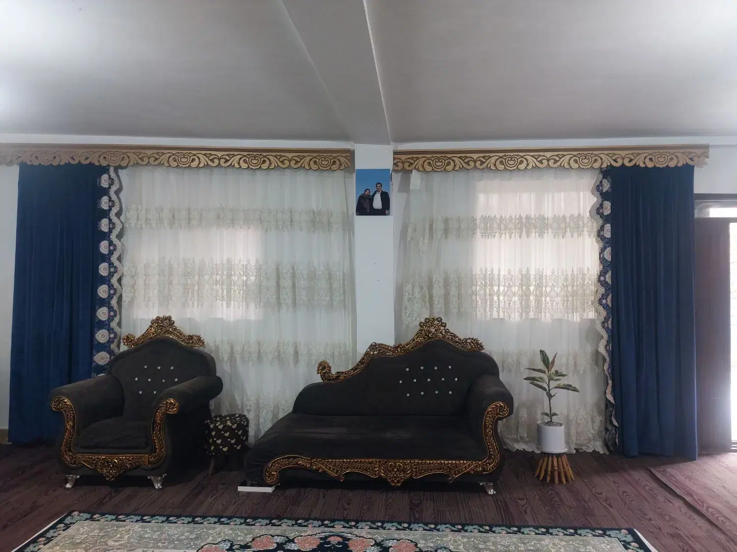 واحد ۱۱۰ متری  تکخوابه با حیاط ۵۰۰ متری