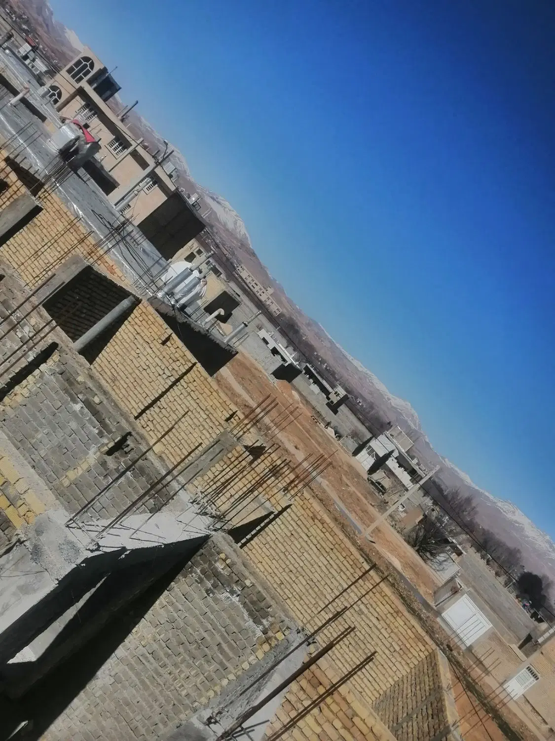 اسکلت زیر سقف سپیدان هماشهر