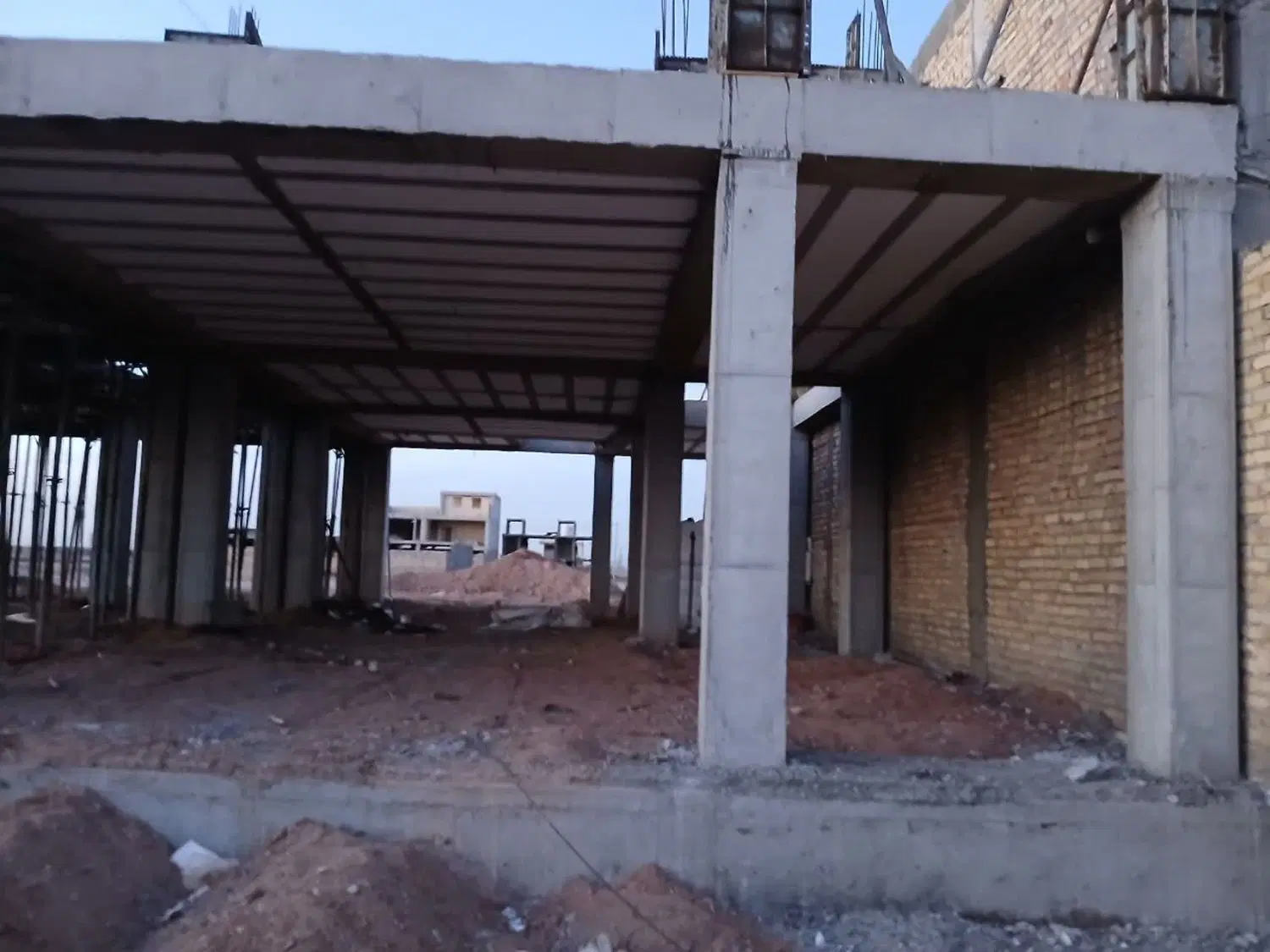 منزل نیمه ساز